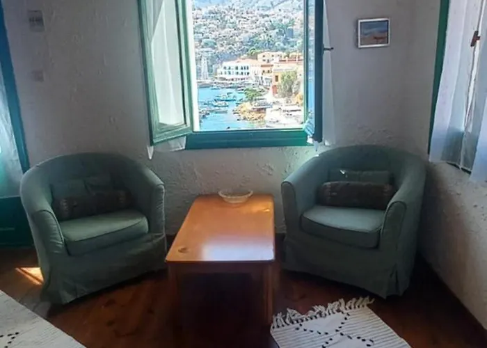 Marina アパート シミ